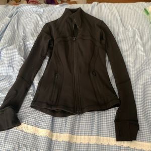 Lululemon define jacket size 2. Worn but still great condition
